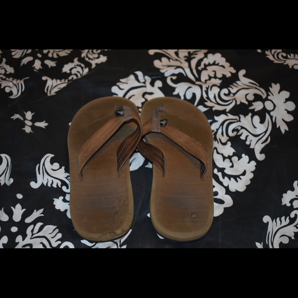 Pre-loved tan Sperry flip-flops.