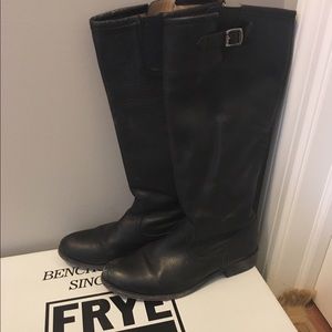 Frye Pippa back zip boot