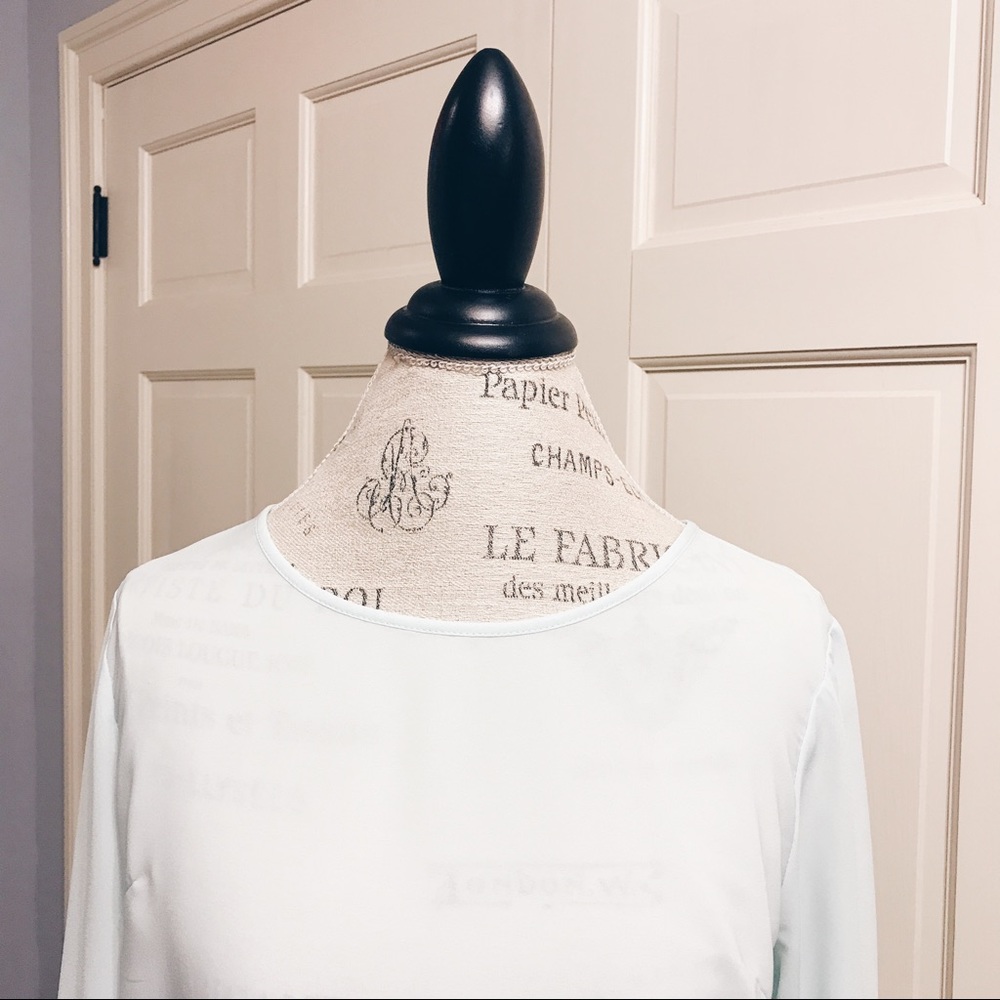 Beautiful Scallop Blouse - Picture 2 of 4