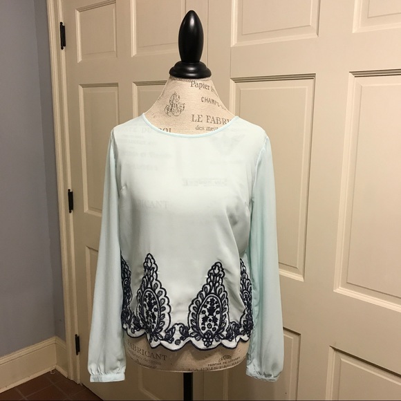 Beautiful Scallop Blouse - Picture 4 of 4