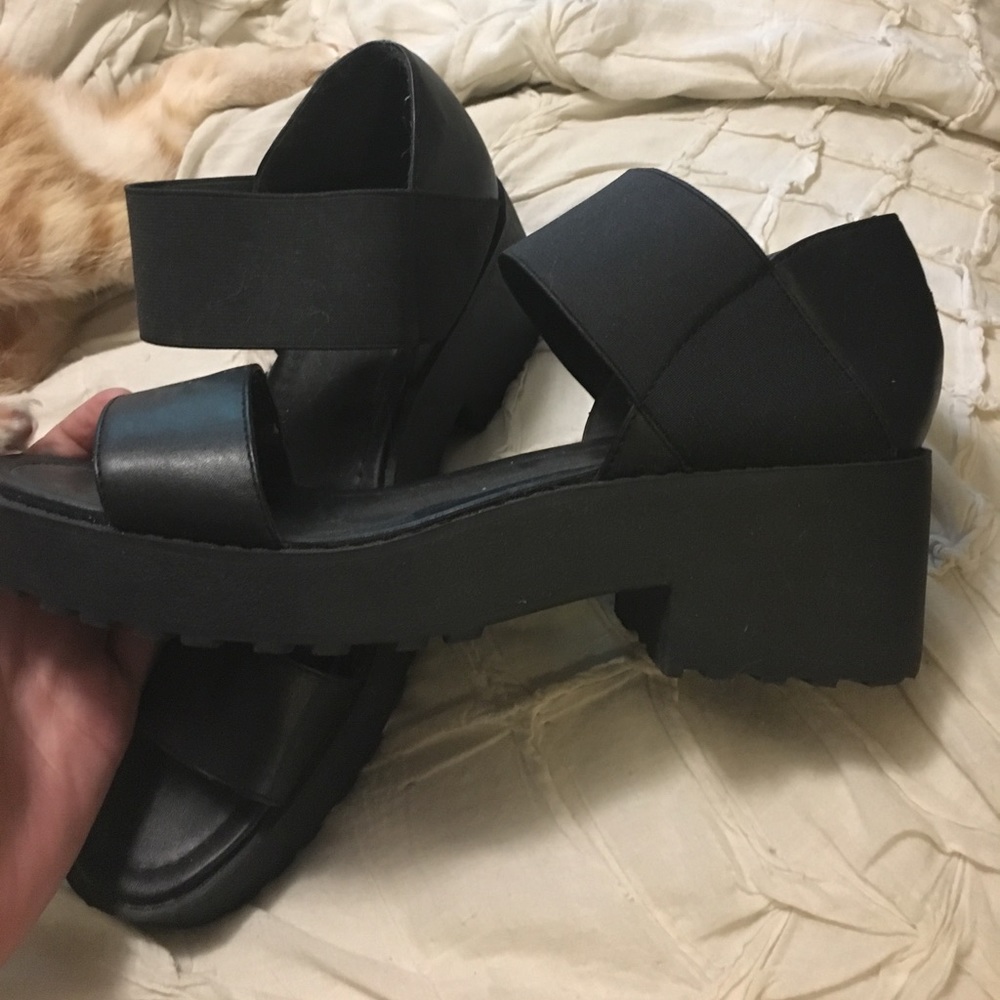 Silence & Noise (UO) Brand heeled sandals