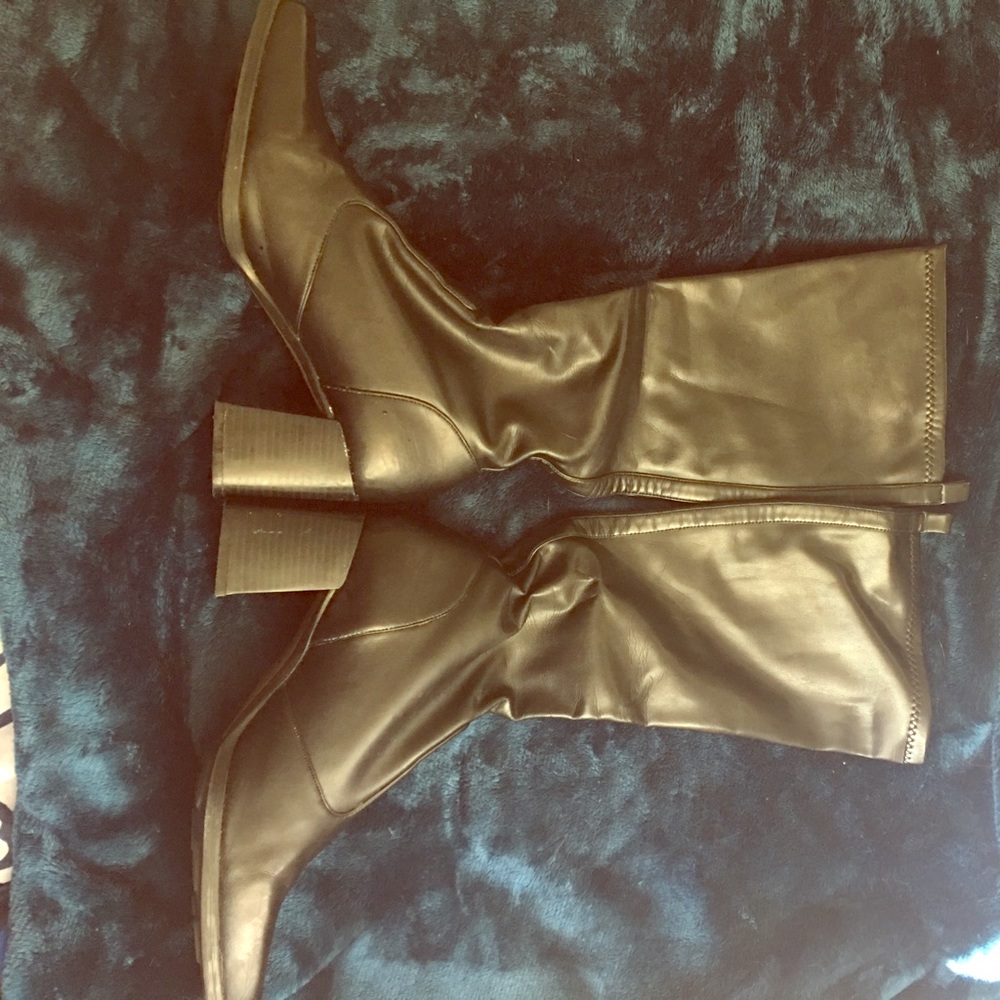 Selling all black calf boots