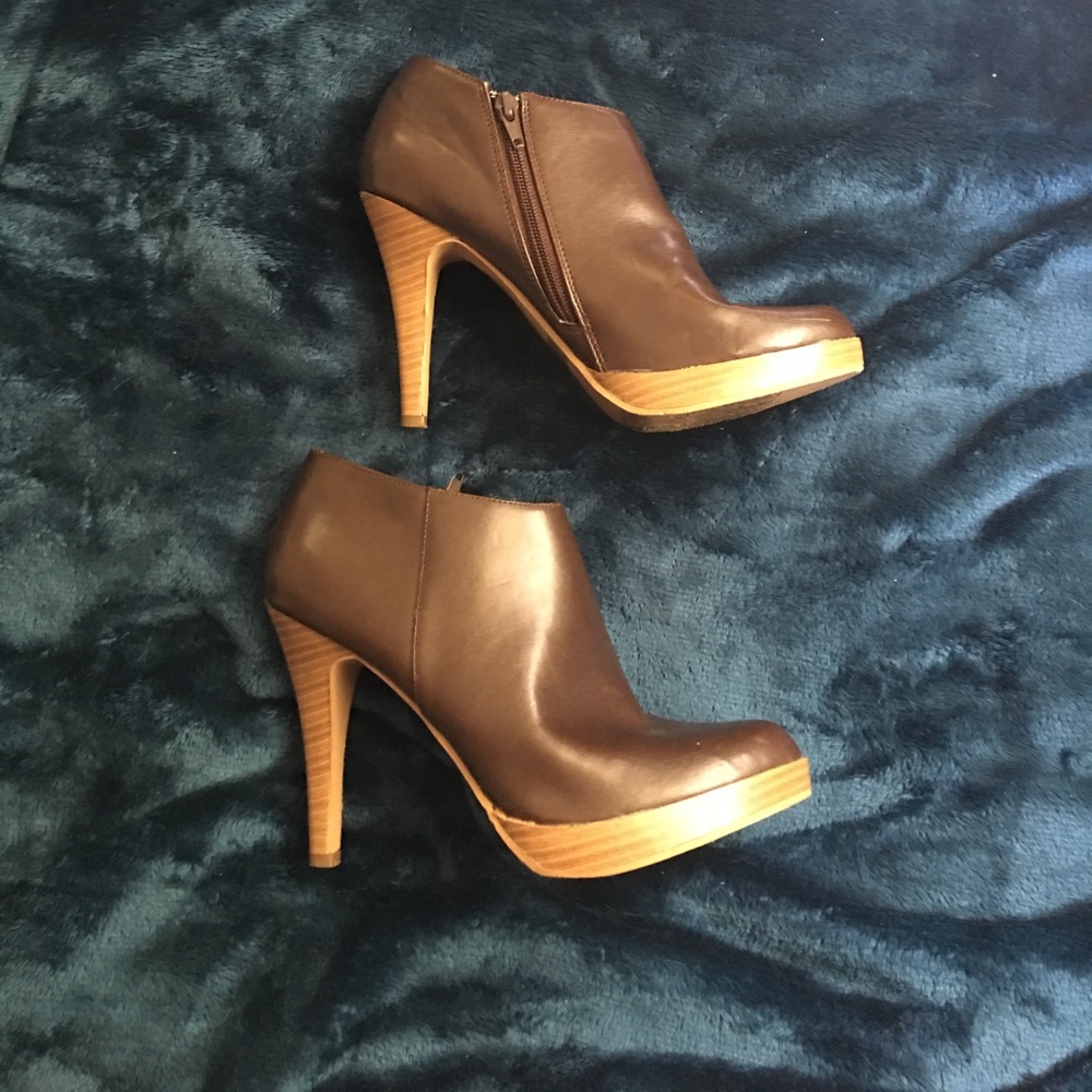 Selling all brown/tan ankle booties