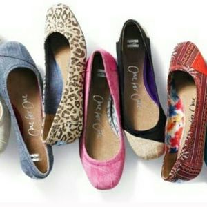 Toms Ballet flats Size 7 black and cream