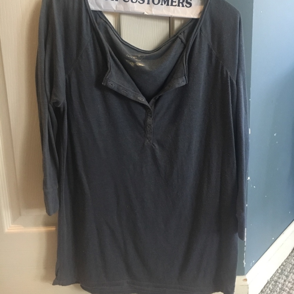 grey shirt