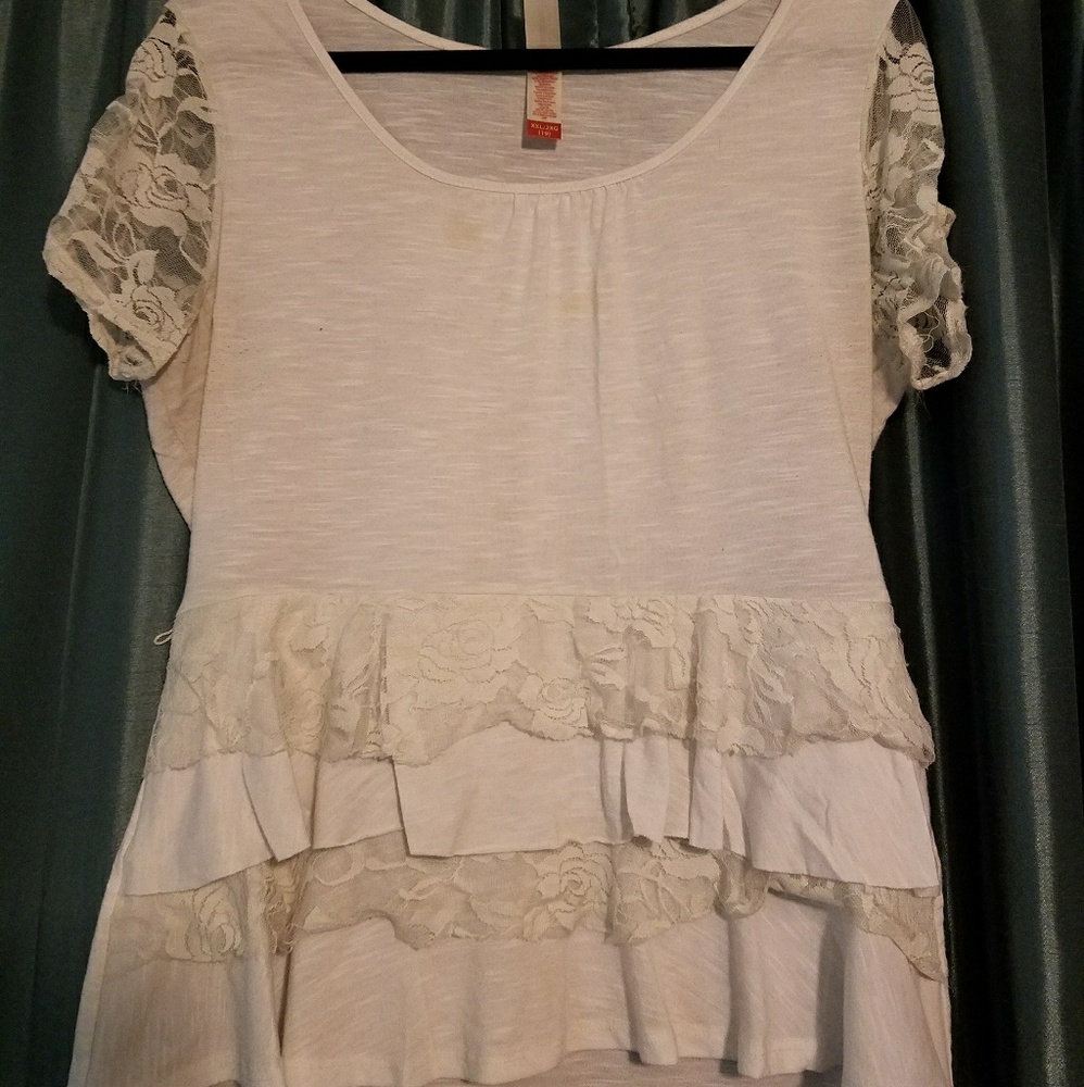 White lace multi-tier t-shirt