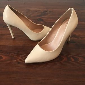 Women's Pumps - Size 6