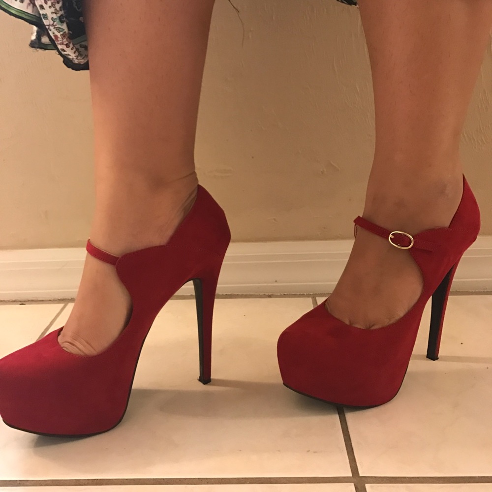 Red pump