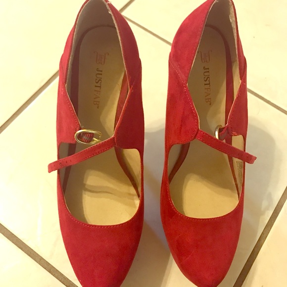 Red pump - Picture 2 of 4