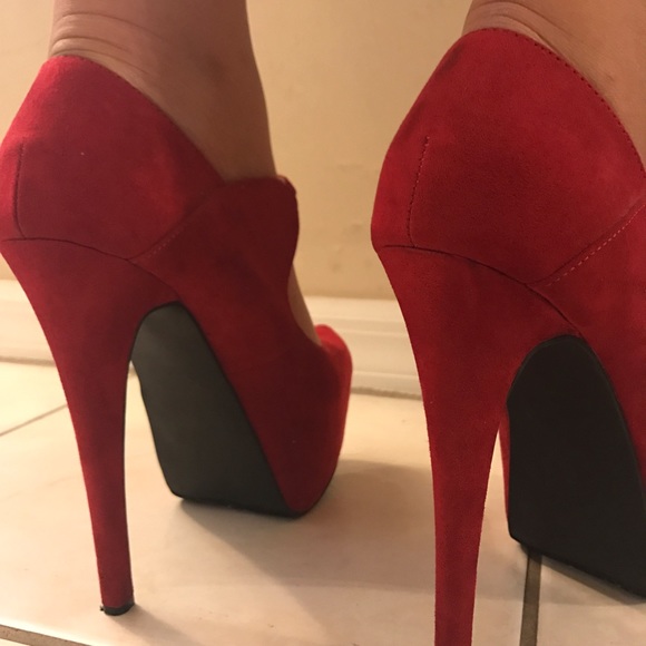 Red pump - Picture 3 of 4