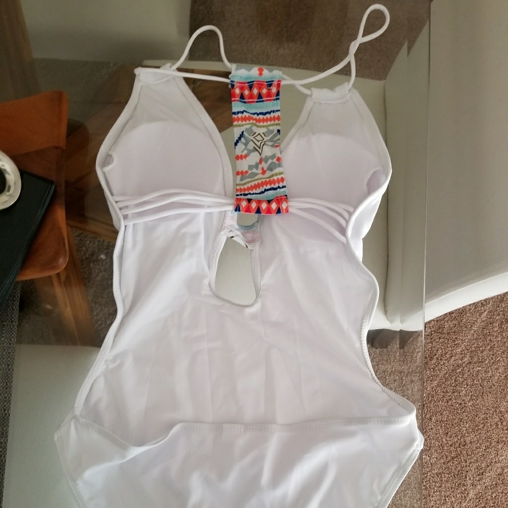 Bathing suit - Picture 2 of 6