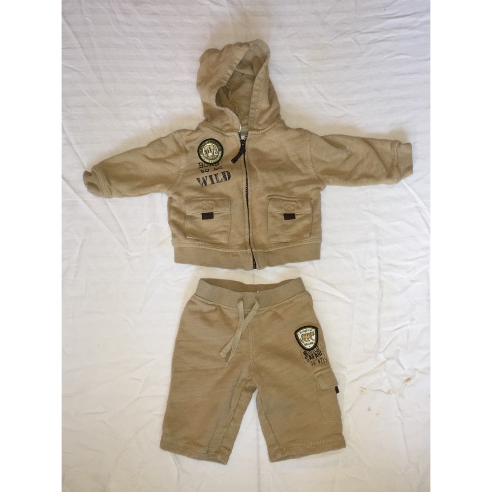2 piece zip up and sweatpants 3-6 mo.