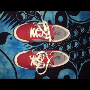 Red and Grey BROOKS ❤️