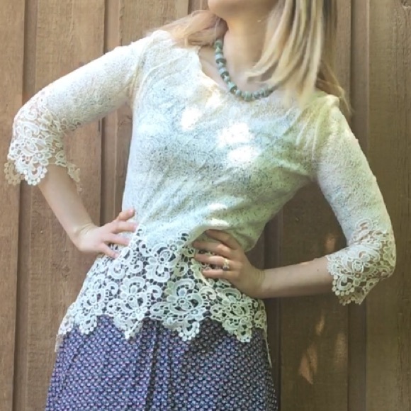 Cream lace overshirt or shell from Vietnam - Picture 3 of 4