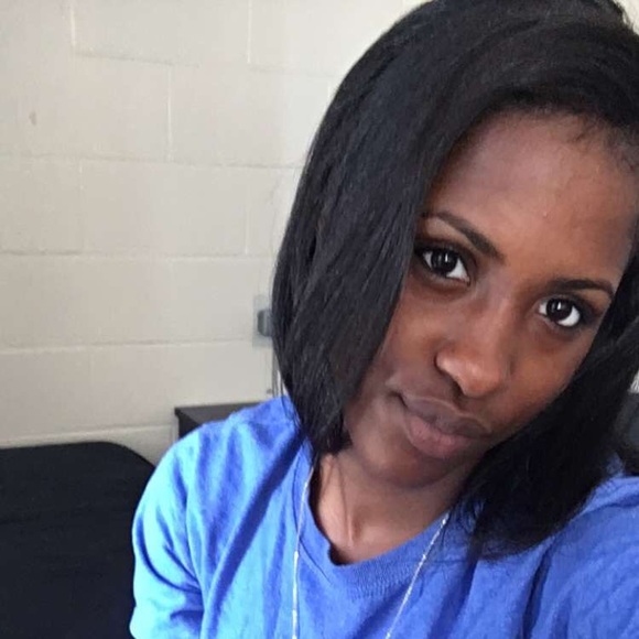 Meet your Posher, Toria - Picture 2 of 4