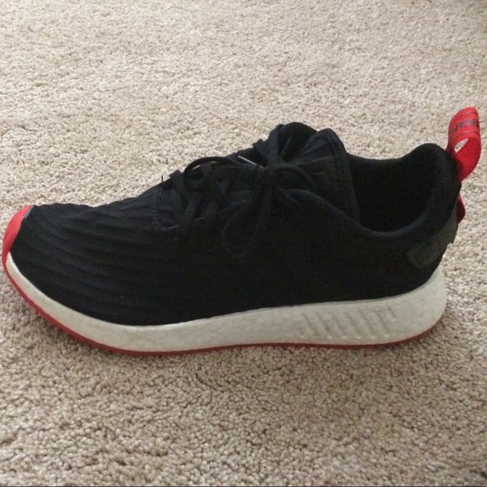 Nmd r2 black red bred