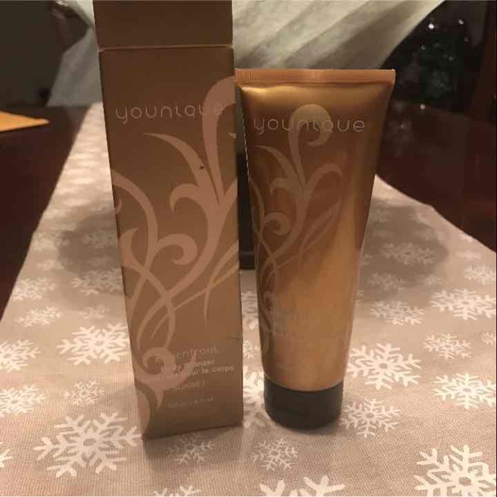 Younique bronzing lotion (hold for brmoor)