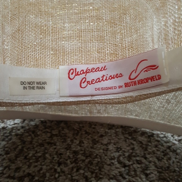 Beautiful Gold Oversized Bow Hat,  White Trim - Picture 3 of 3