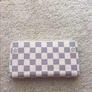 inspire white plaid.