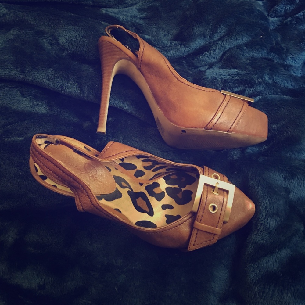 Selling these Jessica Simpson heels