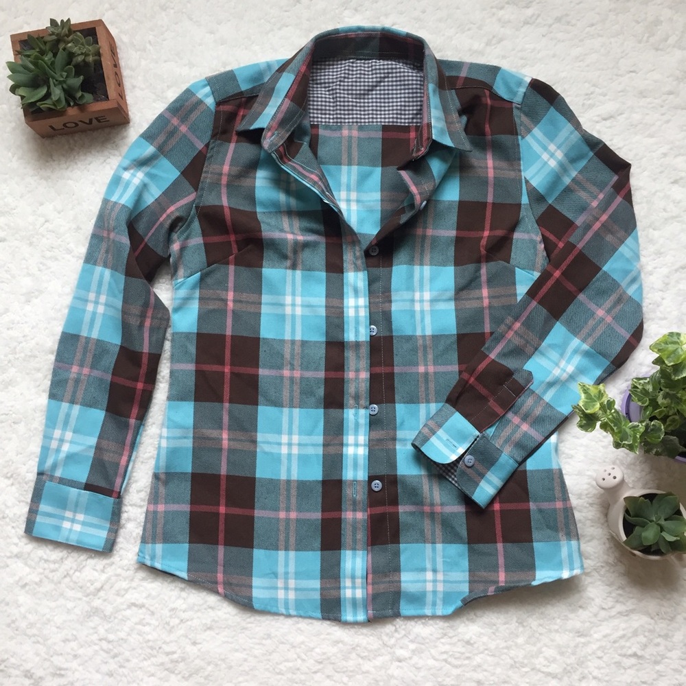 NWT - Plaid button up shirt