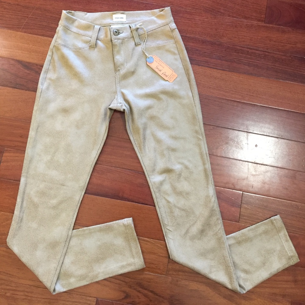 Sneak Peek pants