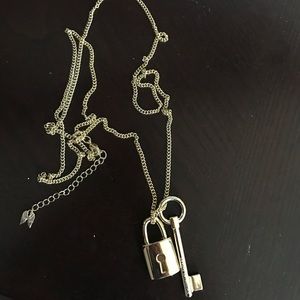 LIMITED EDITION Scandalous necklace vs