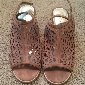 Very Volatile tan heels