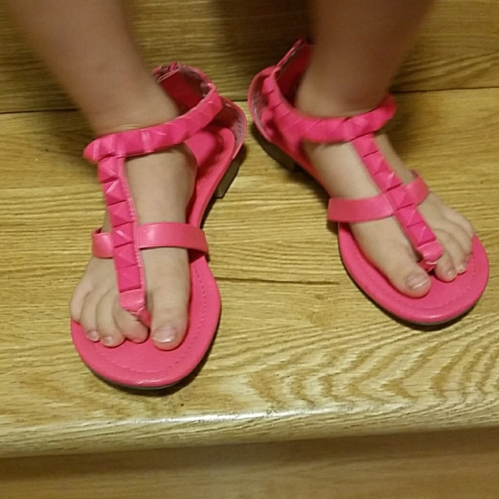 Rock & Republic Axel neon pink sandals