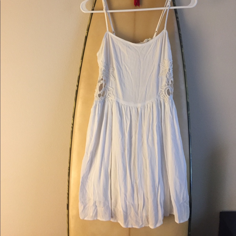 Beautiful white dress! 😍😍