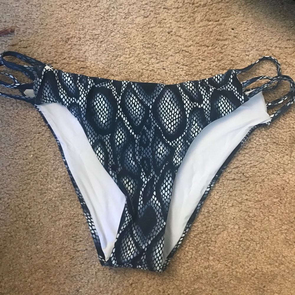 blue snake sin bottom NWOT