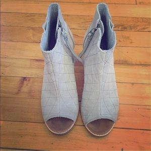 TOMS Light gray suede Majorca Peep-toe bootie