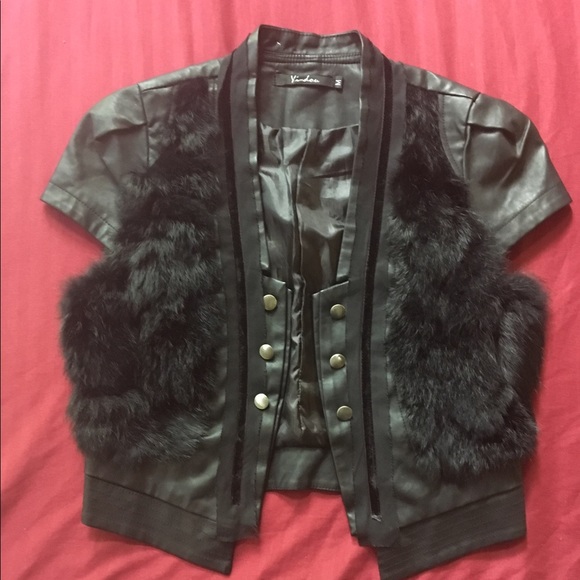 Black cap sleeve faux leather and fur vest - Picture 5 of 6