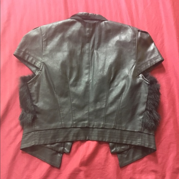 Black cap sleeve faux leather and fur vest - Picture 6 of 6