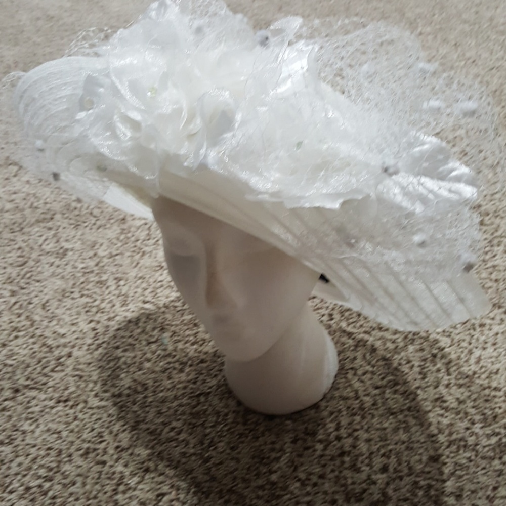White Lace, Flower Hat