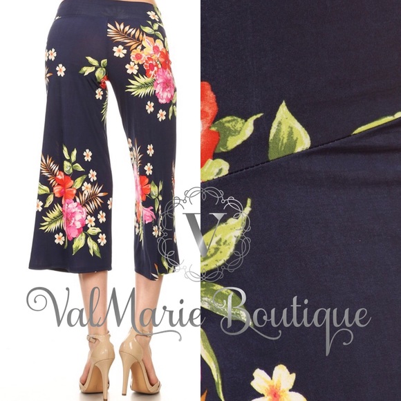 Tropical Navy Floral Capris - Picture 2 of 2