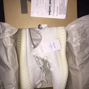 Yeezy boost 350 v2  cream white