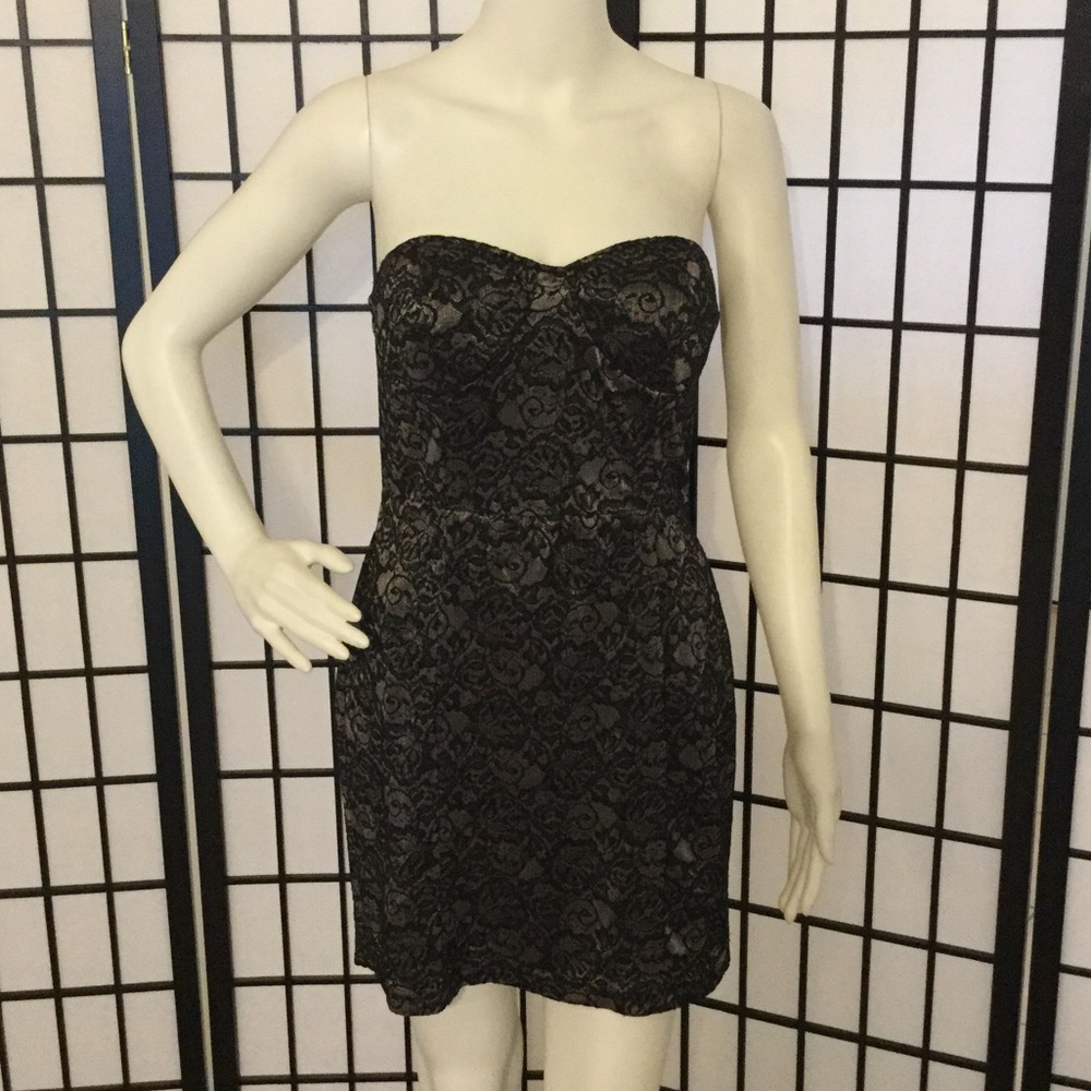 Forever 21 strapless lace dress
