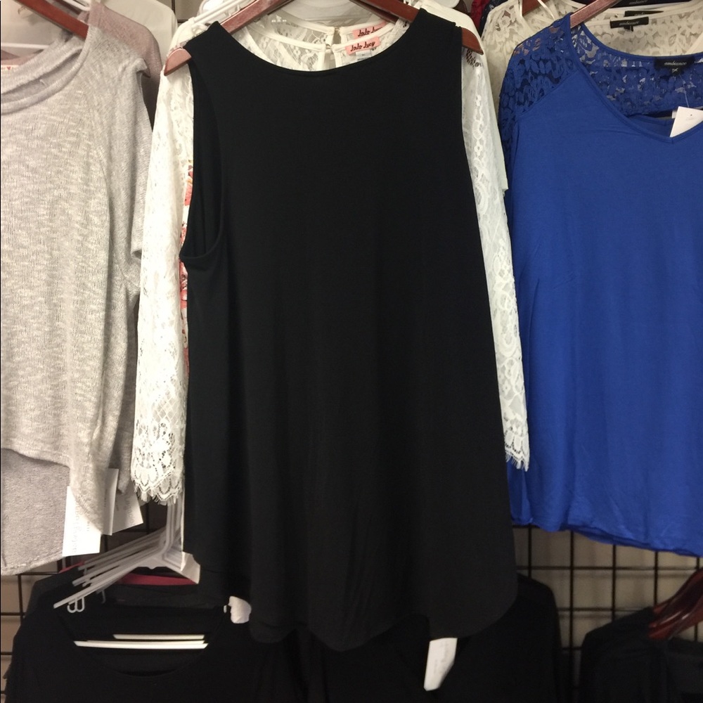 Black Tank Flowy - Picture 3 of 3