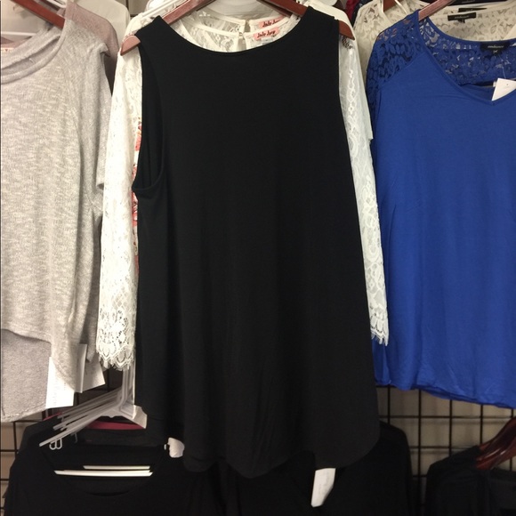 Black Tank Flowy - Picture 3 of 3