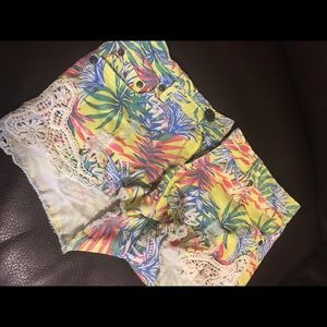Tropical shorts