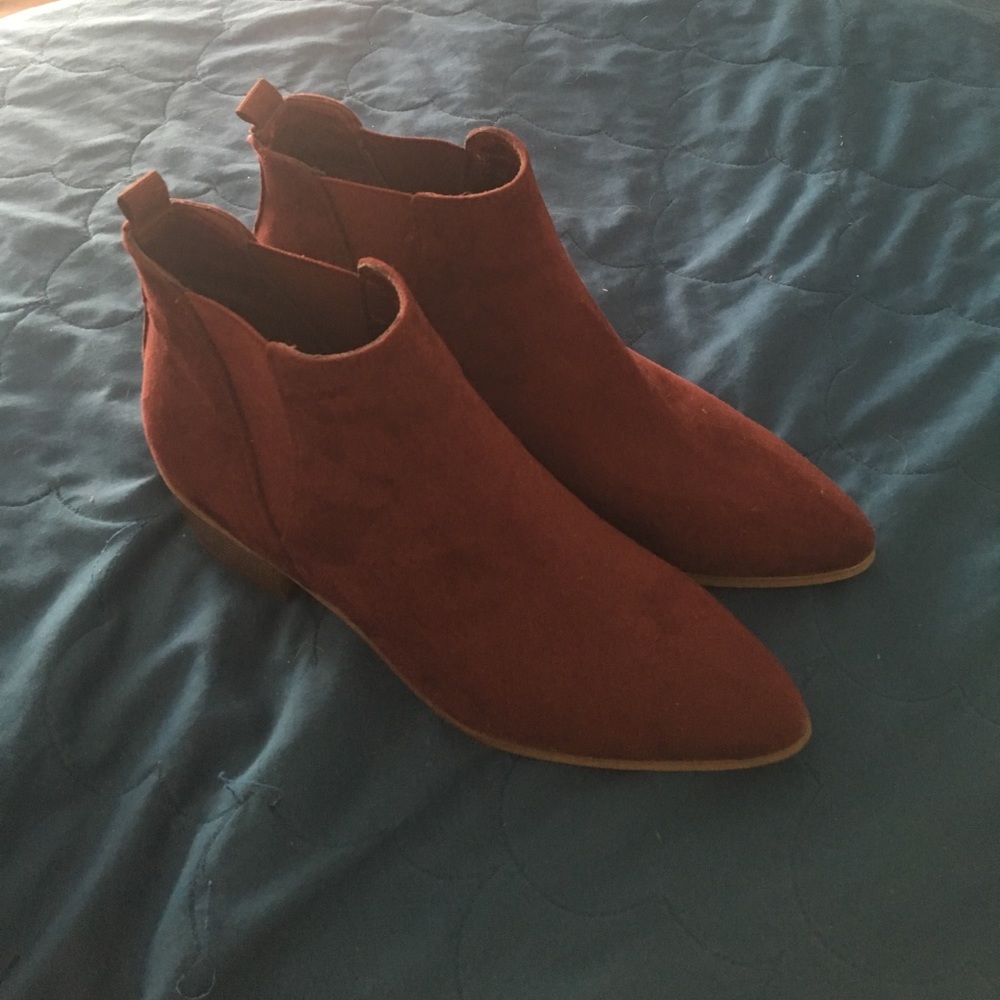 NWOT Suede Burgundy Pointed Toe Ankle Boots