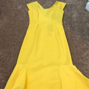 Gorgeous yellow dress!