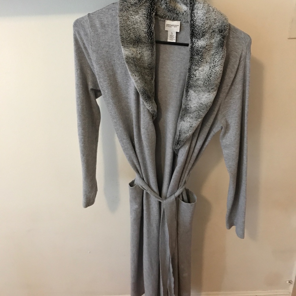 Long robe with faux fur neck trim