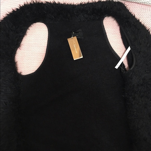 Cozy black fur vest - Picture 2 of 2