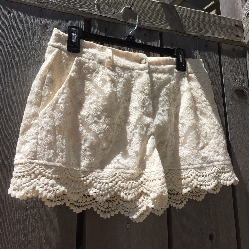 NWT semi-formal lace shorts size L