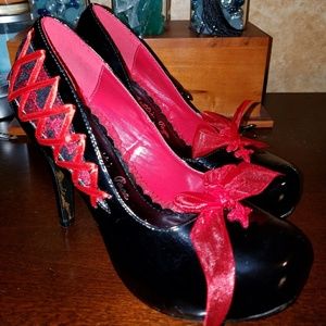 Barely used super HOT and sexy pumps 👠