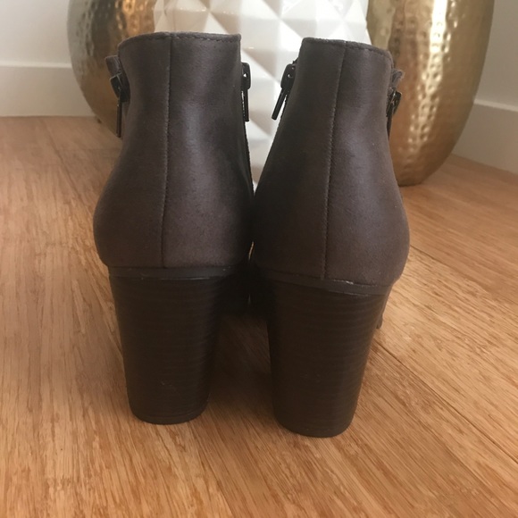 ❤️Double Zipper Adorable Brown Booties❤️ - Picture 3 of 3