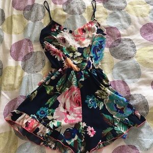 🌸🌺Super cute Floral Romper🌺🌸