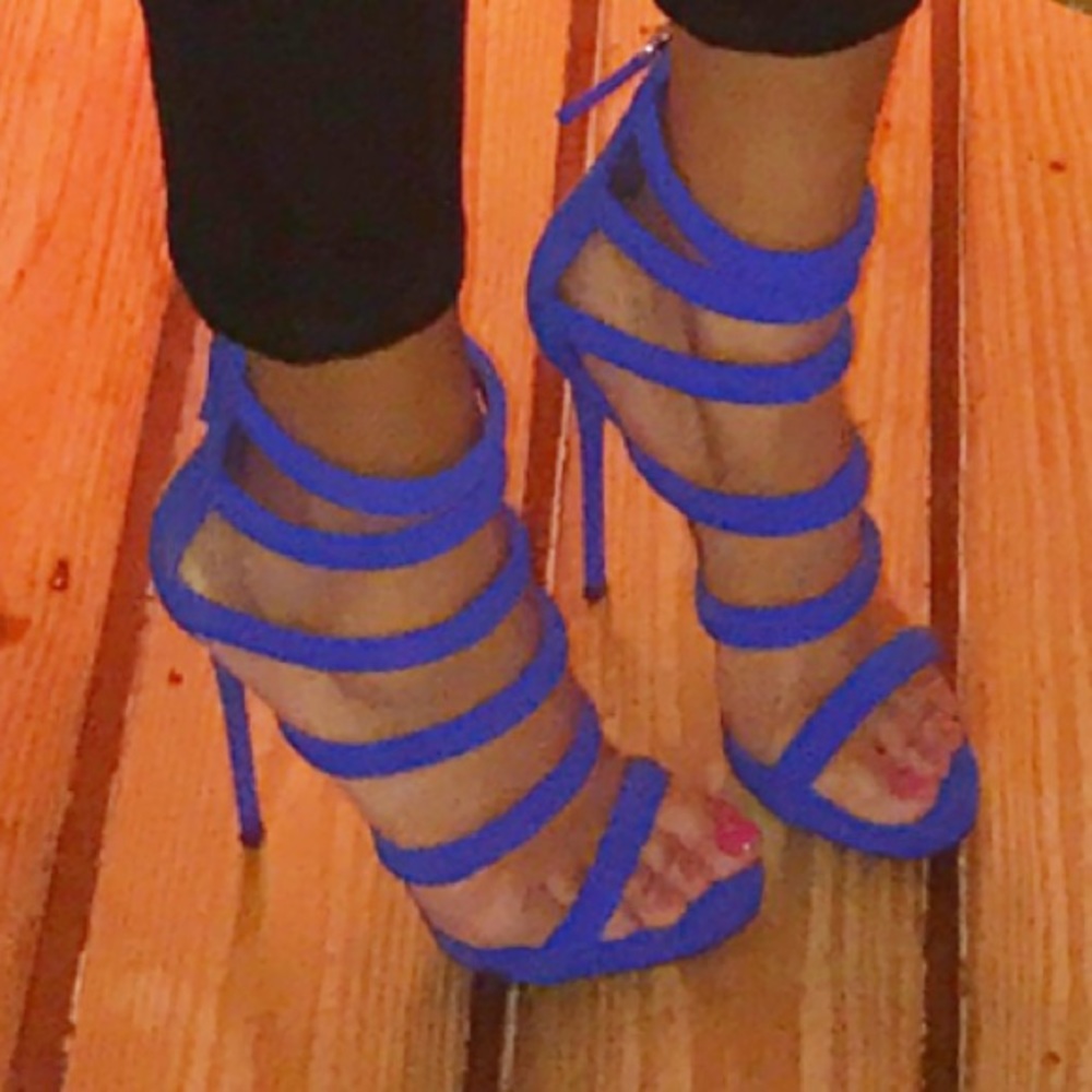 Like new. Wore this shoe twice.